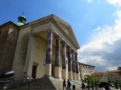 Kunst an der Fassade des Doms von Treviso