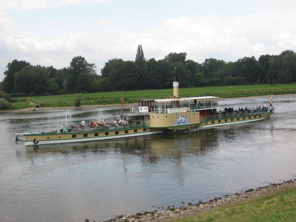 Raddampfer auf der Elbe