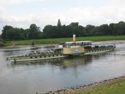 Raddampfer auf der Elbe