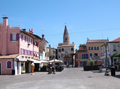 am Piazza Papa Giovanni