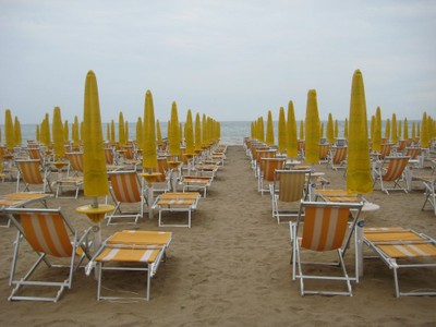 Die Schirme stehen . . .