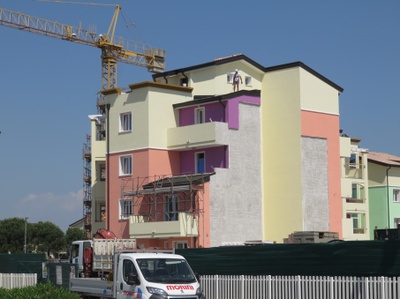 Es wird weiter gebaut . . .